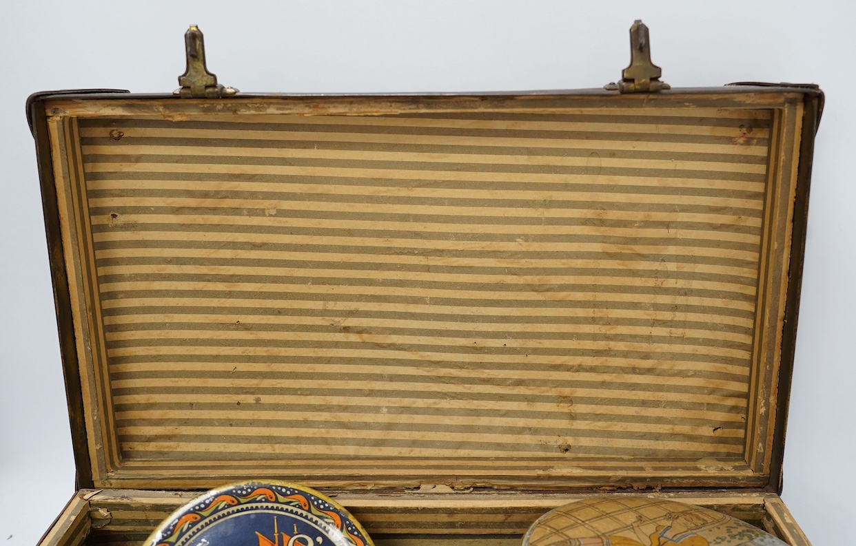 A quantity of early / mid 20th century advertising and confectionery tins. Condition - poor to fair